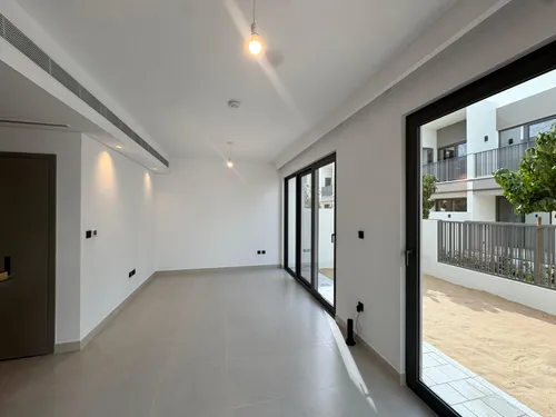 4 Bedrooms Townhouse in Aura Gardens B