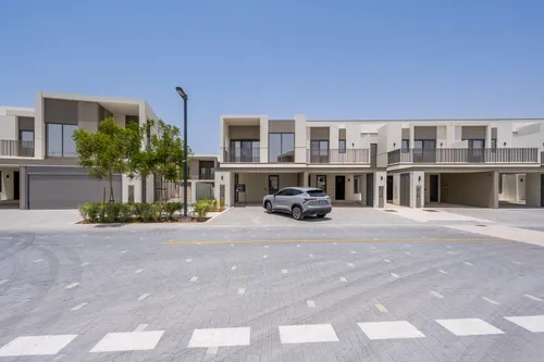 4 Bedrooms Townhouse in Aura Gardens B