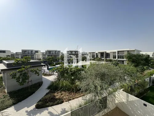 Pool and park Facing | Single row | Steps from RGS