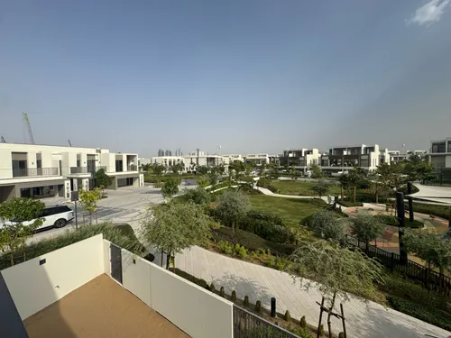 4 Bedrooms Townhouse in Aura Gardens B