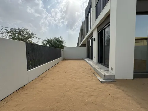 4 Bedrooms Townhouse in Aura Gardens B