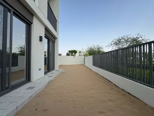 4 Bedrooms Townhouse in Aura Gardens B