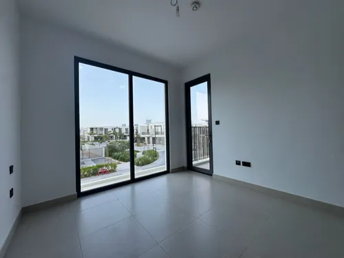 4 Bedrooms Townhouse in Aura Gardens B