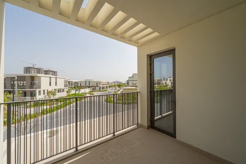5 Bedrooms Townhouse in Aura Gardens A