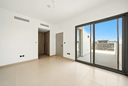 5 Bedrooms Townhouse in Aura Gardens A