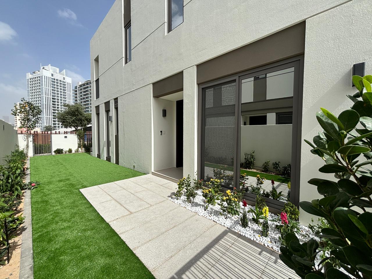 4 Bedrooms Townhouse in Aura Gardens A