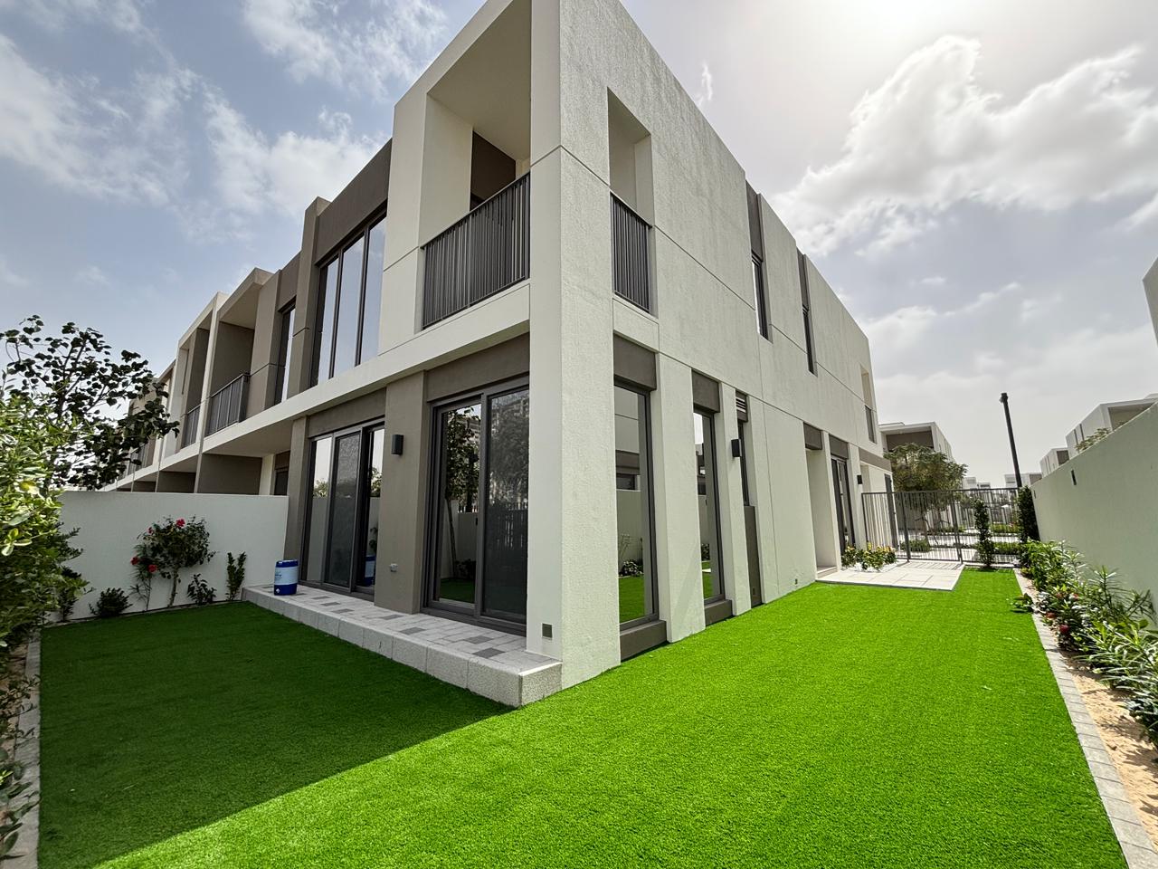 4 Bedrooms Townhouse in Aura Gardens A