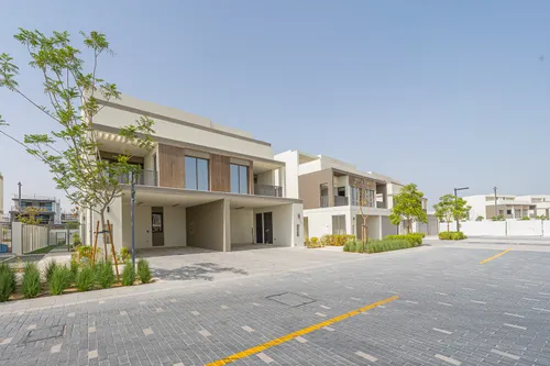 5 Bedrooms Villa in Aura Gardens A