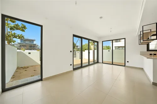 5 Bedrooms Villa in Aura Gardens A