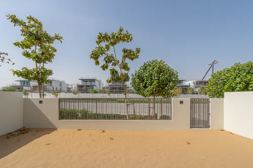 5 Bedrooms Villa in Aura Gardens A