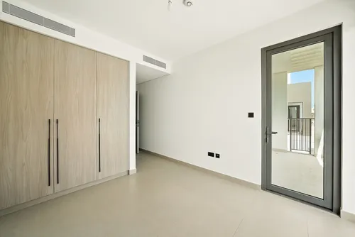 5 Bedrooms Villa in Aura Gardens A