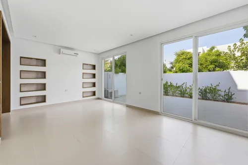 3 Bedrooms Townhouse in Arabella Townhouses 3