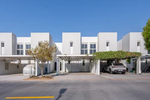 3 Bedrooms Townhouse in Arabella Townhouses 3