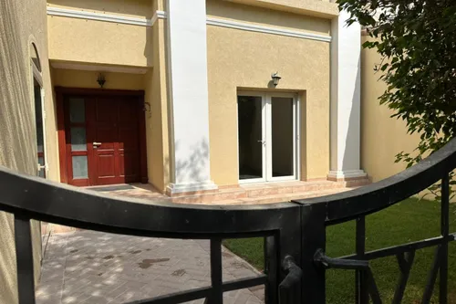 4 Bedrooms Townhouse in Townhouses