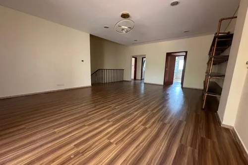 4 Bedrooms Townhouse in Townhouses