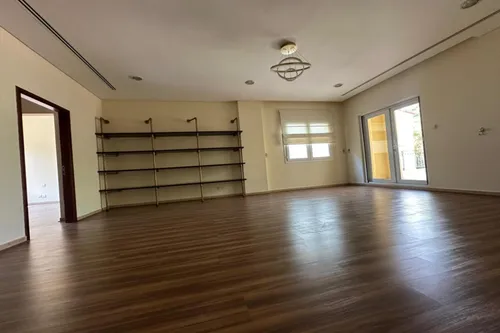 4 Bedrooms Townhouse in Townhouses