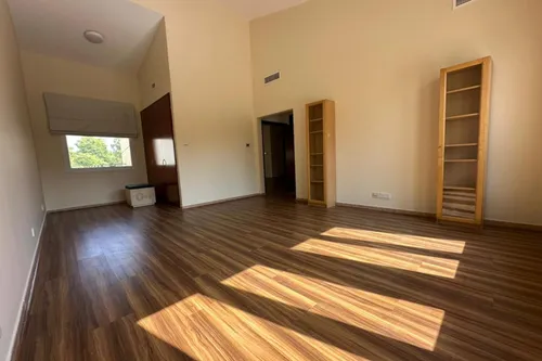 4 Bedrooms Townhouse in Townhouses