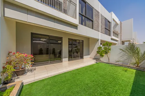4 Bedrooms Townhouse in Aurum Villas