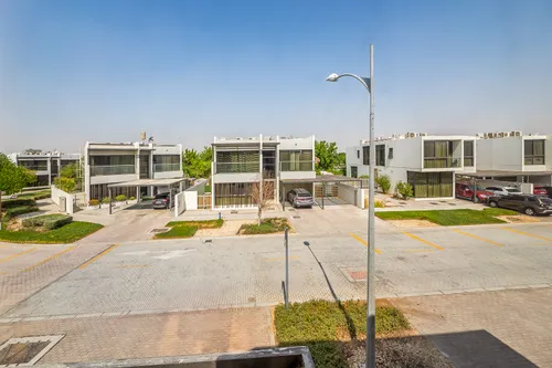 4 Bedrooms Townhouse in Aurum Villas