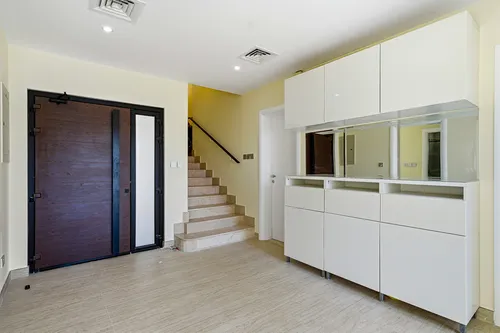 5 Bedrooms Villa in Meadows 2