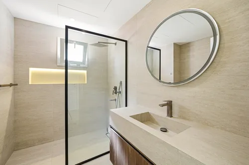 5 Bedrooms Villa in Meadows 2