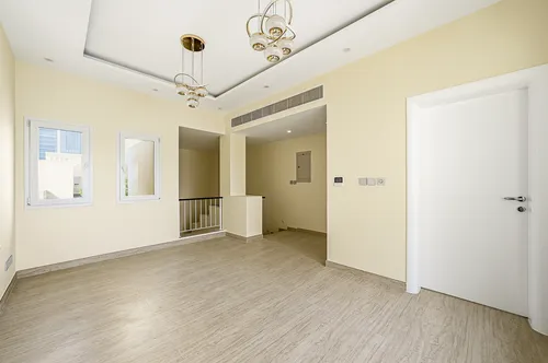 5 Bedrooms Villa in Meadows 2