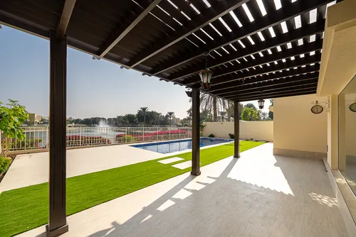 5 Bedrooms Villa in Meadows 2