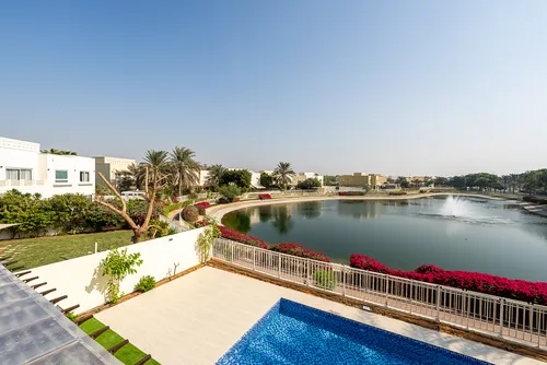 5 Bedrooms Villa in Meadows 2