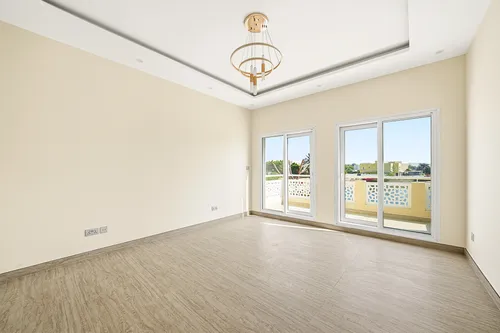 5 Bedrooms Villa in Meadows 2