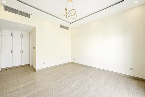 5 Bedrooms Villa in Meadows 2