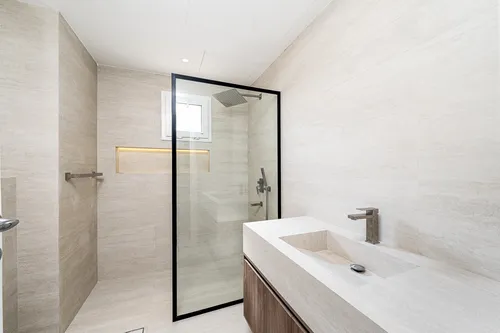 5 Bedrooms Villa in Meadows 2