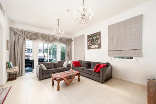 3 Bedrooms Villa in District 16