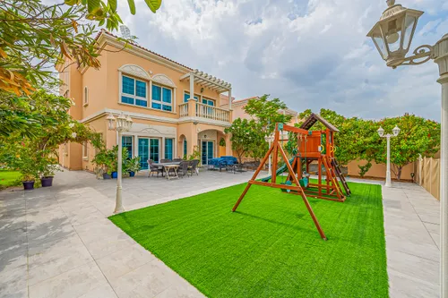 3 Bedrooms Villa in District 16