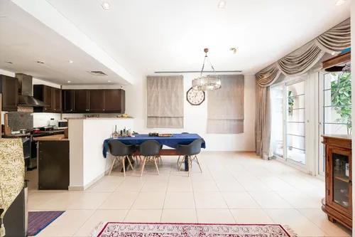 3 Bedrooms Villa in District 16