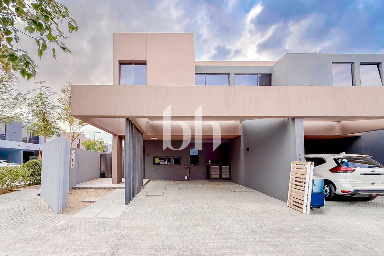 Stunning | Corner Townhouse | Forest Community