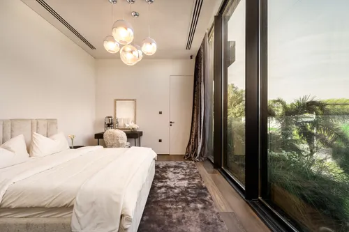 5 Bedrooms Villa in The Collection