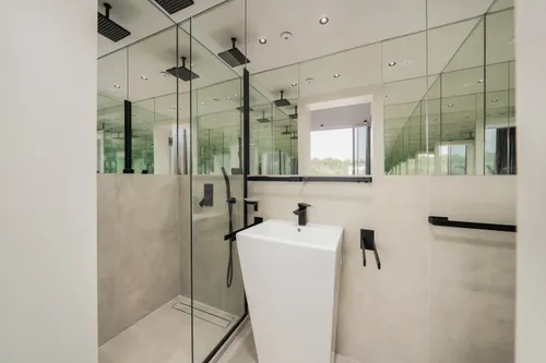 5 Bedrooms Villa in The Collection