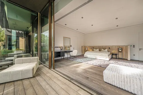 5 Bedrooms Villa in The Collection