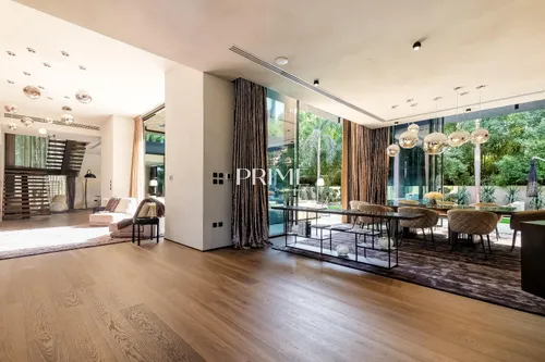 5 Bedrooms Villa in The Collection