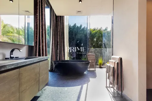 5 Bedrooms Villa in The Collection