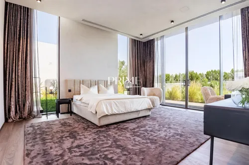5 Bedrooms Villa in The Collection