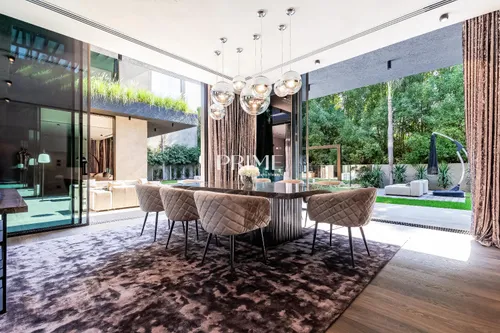 5 Bedrooms Villa in The Collection