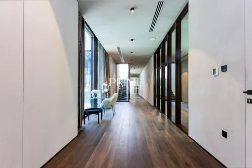 5 Bedrooms Villa in The Collection