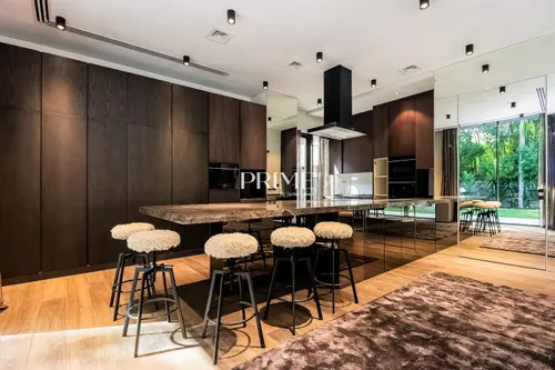 5 Bedrooms Villa in The Collection