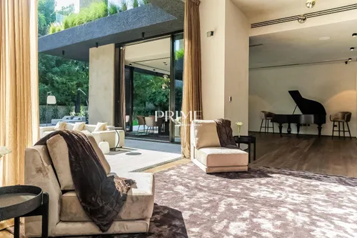 5 Bedrooms Villa in The Collection