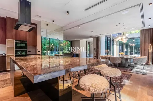 5 Bedrooms Villa in The Collection