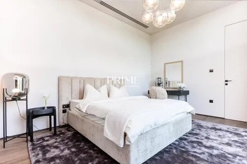 5 Bedrooms Villa in The Collection