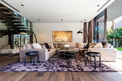 5 Bedrooms Villa in The Collection