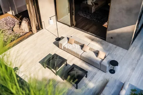 5 Bedrooms Villa in The Collection