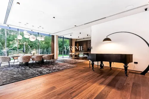 5 Bedrooms Villa in The Collection